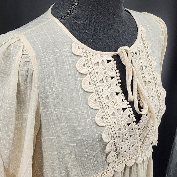 Max Studio Women's Boho Crochet Accented Keyhole Front Empire Waist Blouse Sz XS - Picture 2 of 8